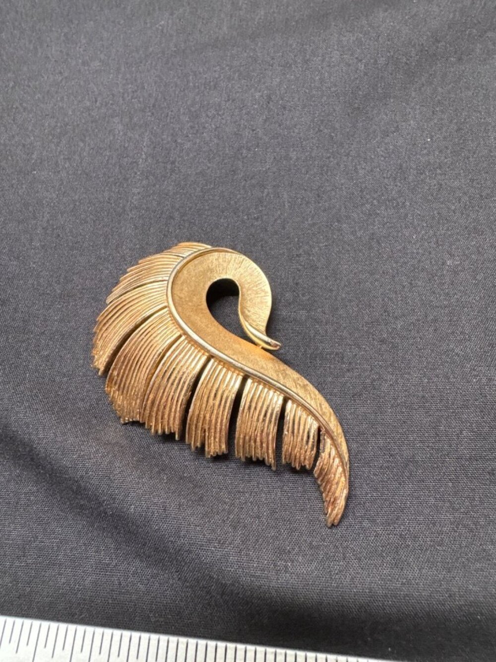 Vintage Trifari Gold-Tone Feather Brooch Pin Sculptural Design Elegant Statement